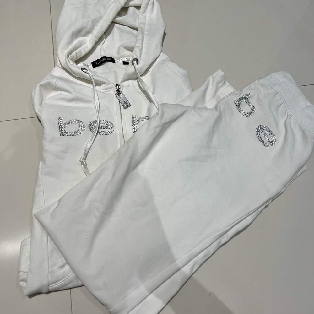 Sweater and Sweatpants White Matching set